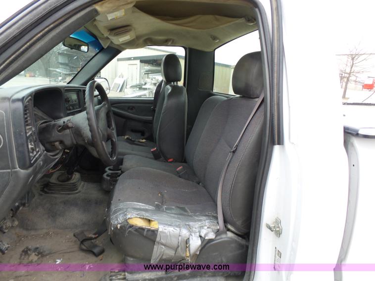 image for item K4260 2005 Chevrolet Silverado 2500HD pickup truck