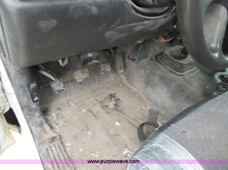 image for item K4260 2005 Chevrolet Silverado 2500HD pickup truck