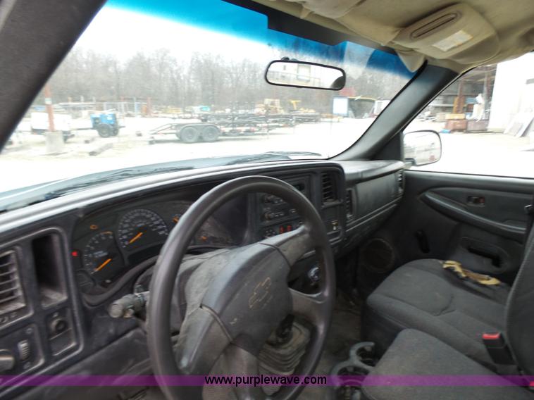 image for item K4260 2005 Chevrolet Silverado 2500HD pickup truck