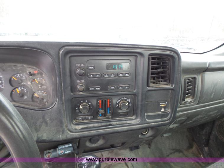 image for item K4260 2005 Chevrolet Silverado 2500HD pickup truck