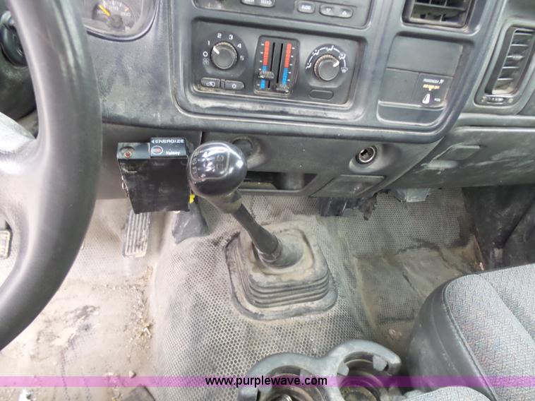 image for item K4260 2005 Chevrolet Silverado 2500HD pickup truck