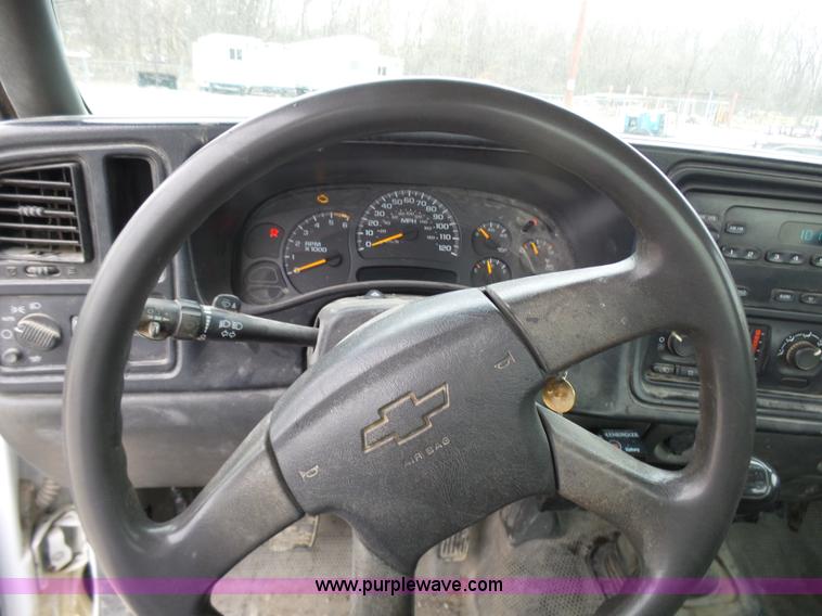 image for item K4260 2005 Chevrolet Silverado 2500HD pickup truck