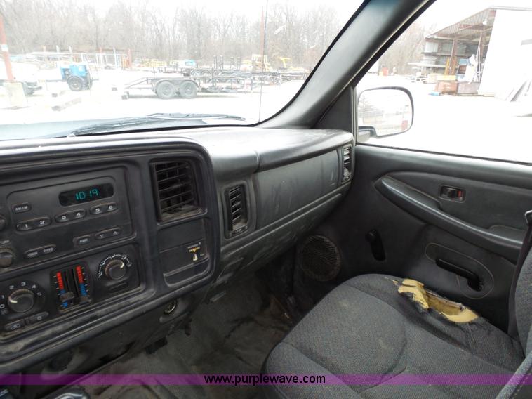 image for item K4260 2005 Chevrolet Silverado 2500HD pickup truck