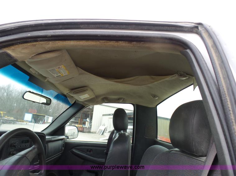 image for item K4260 2005 Chevrolet Silverado 2500HD pickup truck