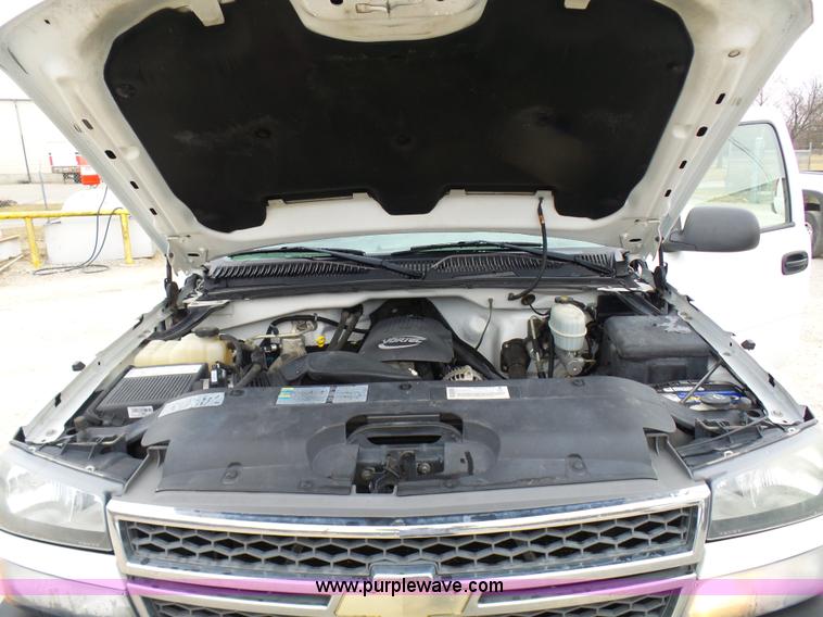 image for item K4260 2005 Chevrolet Silverado 2500HD pickup truck