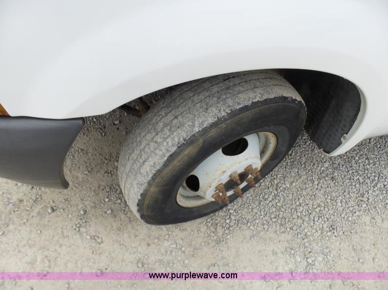 image for item K4266 1999 Ford F350 Super Duty XL flatbed pickup truck