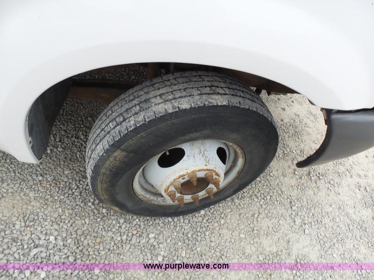 image for item K4266 1999 Ford F350 Super Duty XL flatbed pickup truck