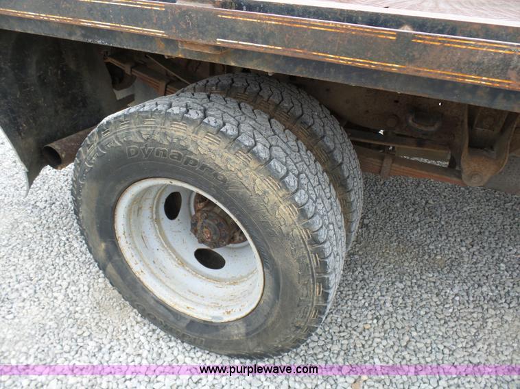 image for item K4266 1999 Ford F350 Super Duty XL flatbed pickup truck