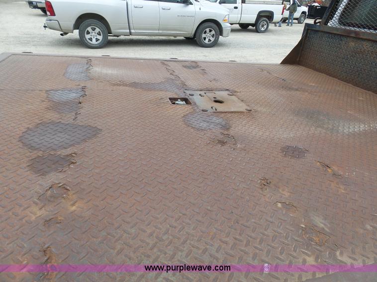 image for item K4266 1999 Ford F350 Super Duty XL flatbed pickup truck