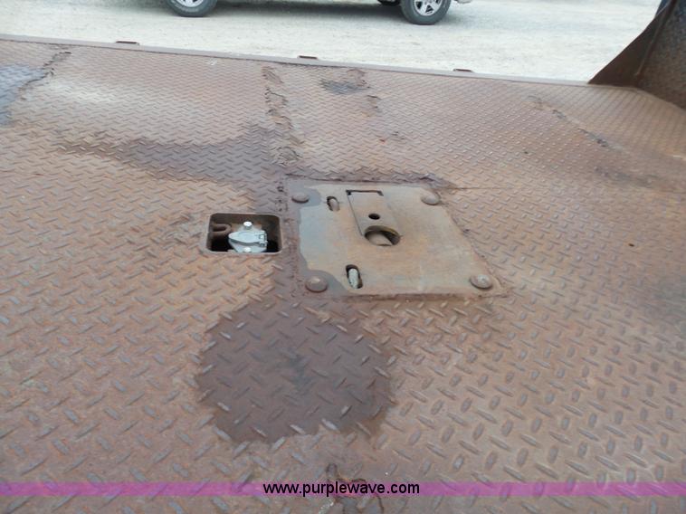 image for item K4266 1999 Ford F350 Super Duty XL flatbed pickup truck