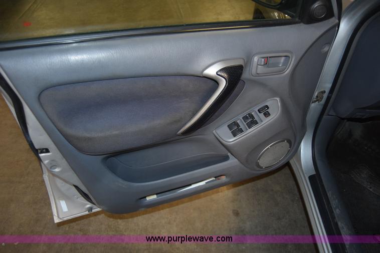 image for item K4379 2001 Toyota RAV4 SUV