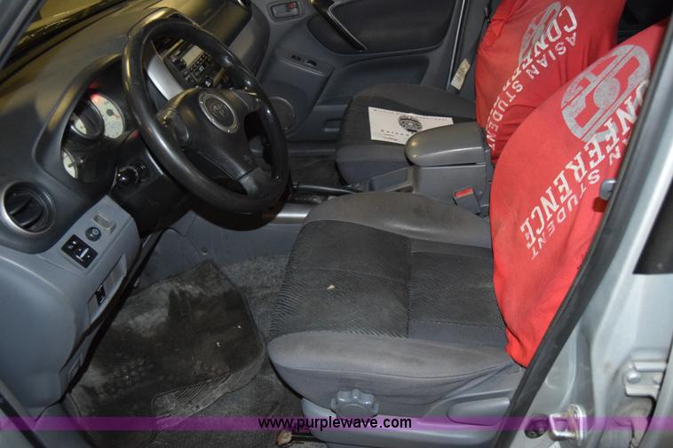 image for item K4379 2001 Toyota RAV4 SUV