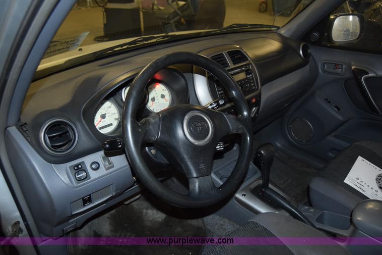 image for item K4379 2001 Toyota RAV4 SUV