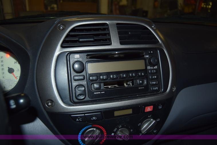 image for item K4379 2001 Toyota RAV4 SUV