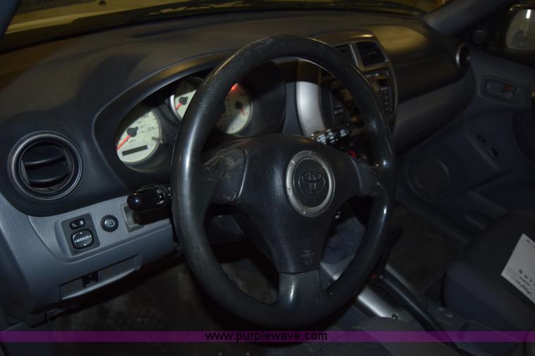 image for item K4379 2001 Toyota RAV4 SUV