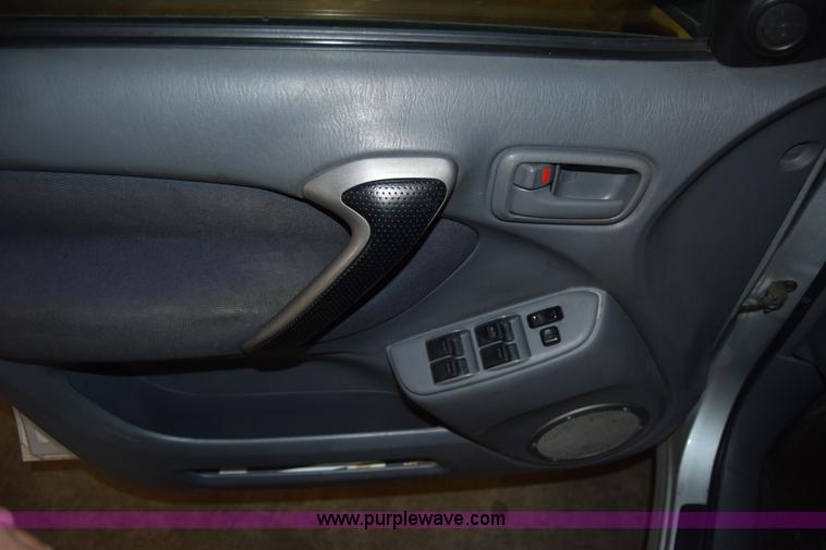 image for item K4379 2001 Toyota RAV4 SUV