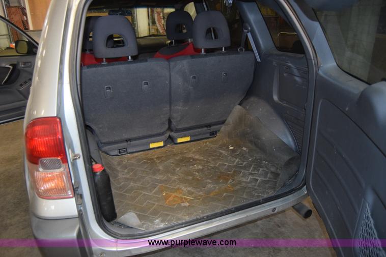 image for item K4379 2001 Toyota RAV4 SUV