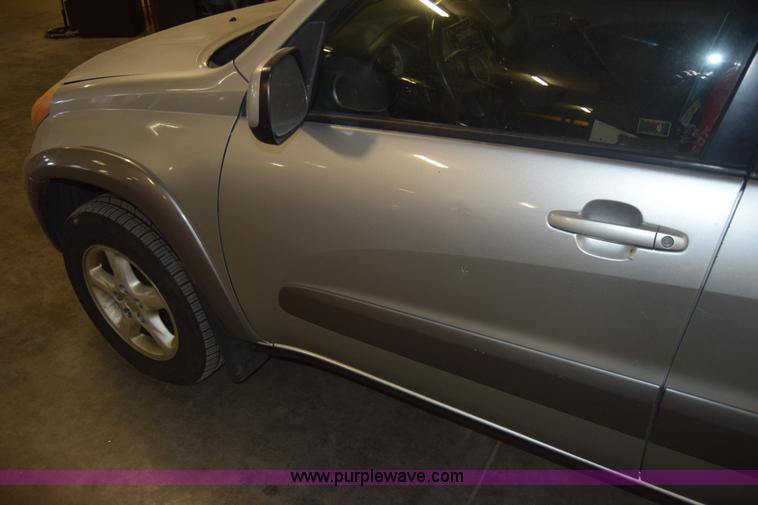 image for item K4379 2001 Toyota RAV4 SUV