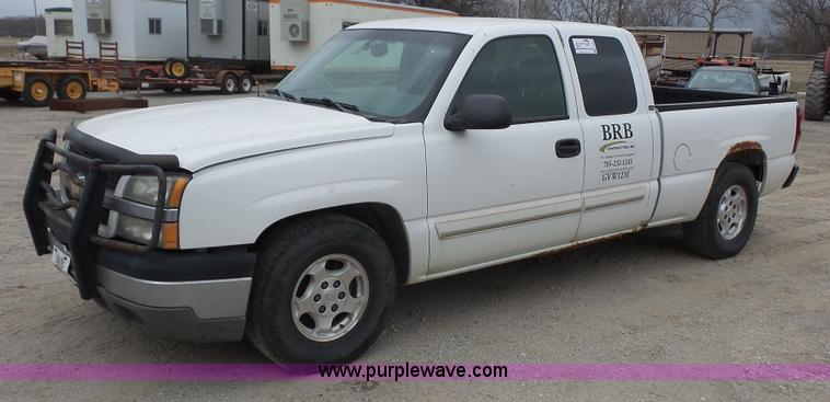 image for item K5062 2004 Chevrolet Silverado 1500 Ext. Cab pickup truck