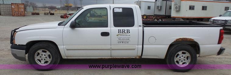 image for item K5062 2004 Chevrolet Silverado 1500 Ext. Cab pickup truck