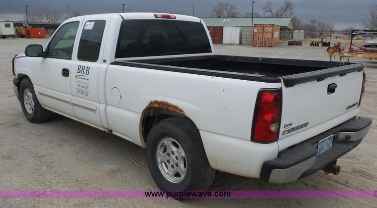 image for item K5062 2004 Chevrolet Silverado 1500 Ext. Cab pickup truck