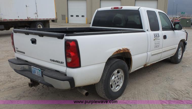 image for item K5062 2004 Chevrolet Silverado 1500 Ext. Cab pickup truck