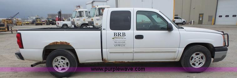 image for item K5062 2004 Chevrolet Silverado 1500 Ext. Cab pickup truck