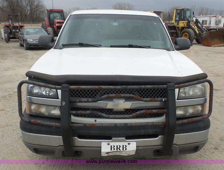 image for item K5062 2004 Chevrolet Silverado 1500 Ext. Cab pickup truck