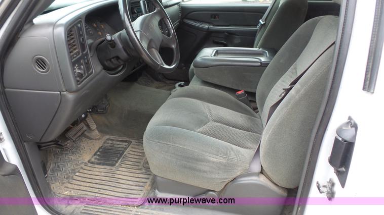 image for item K5062 2004 Chevrolet Silverado 1500 Ext. Cab pickup truck