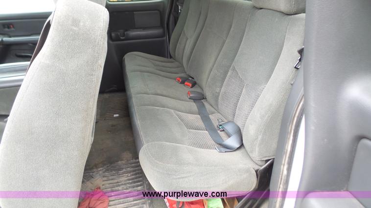 image for item K5062 2004 Chevrolet Silverado 1500 Ext. Cab pickup truck