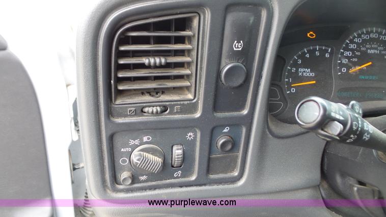 image for item K5062 2004 Chevrolet Silverado 1500 Ext. Cab pickup truck