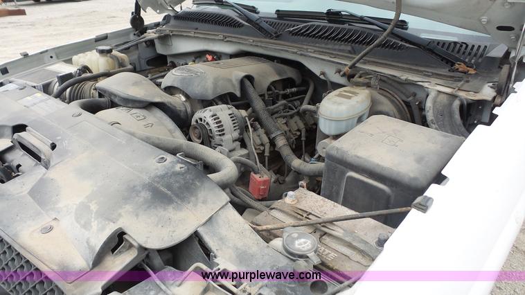 image for item K5062 2004 Chevrolet Silverado 1500 Ext. Cab pickup truck