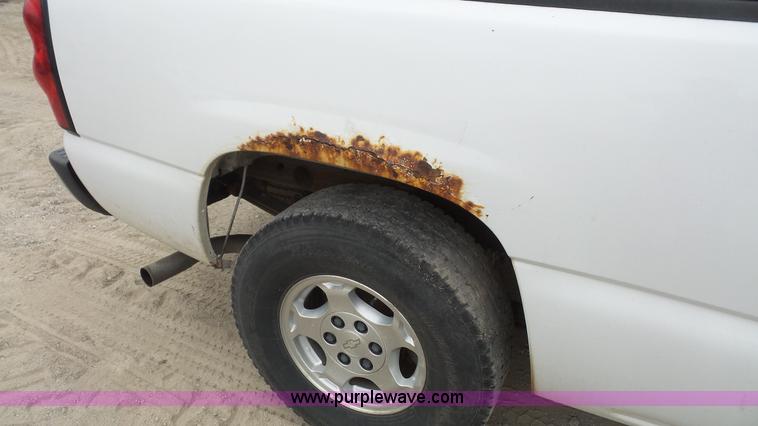 image for item K5062 2004 Chevrolet Silverado 1500 Ext. Cab pickup truck