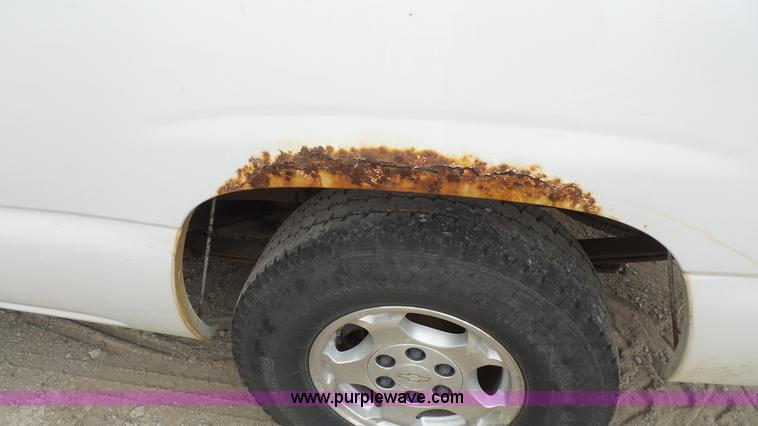 image for item K5062 2004 Chevrolet Silverado 1500 Ext. Cab pickup truck