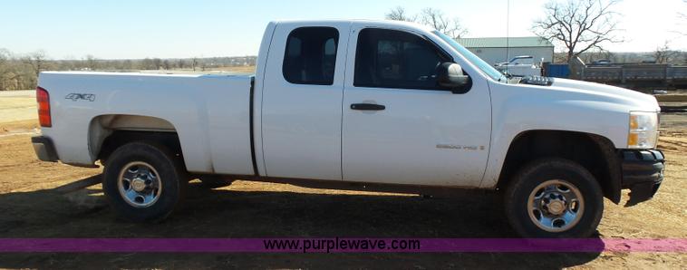 image for item K5773 2007 Chevrolet Silverado 2500HD Ext. Cab pickup truck