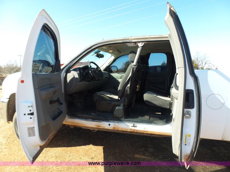 image for item K5773 2007 Chevrolet Silverado 2500HD Ext. Cab pickup truck
