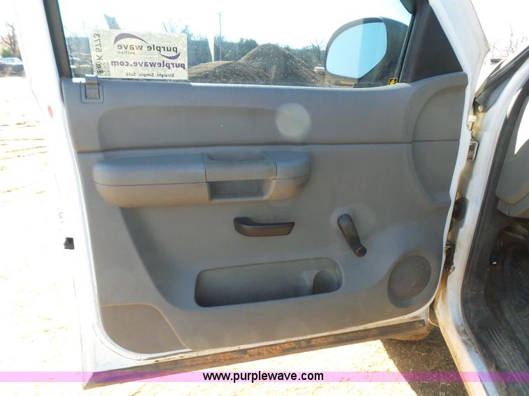 image for item K5773 2007 Chevrolet Silverado 2500HD Ext. Cab pickup truck