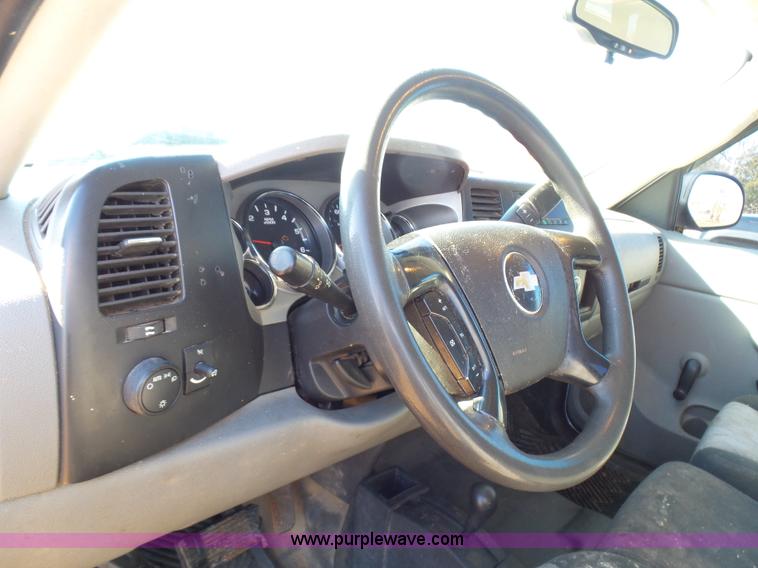 image for item K5773 2007 Chevrolet Silverado 2500HD Ext. Cab pickup truck