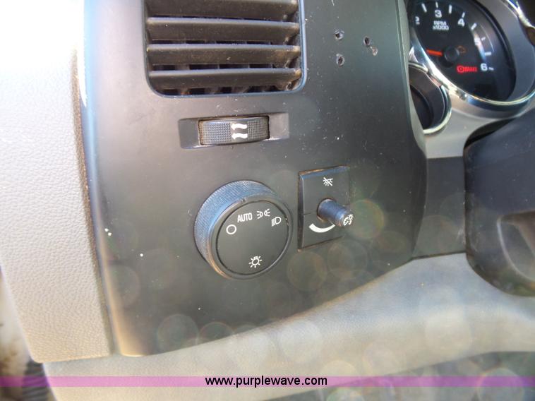 image for item K5773 2007 Chevrolet Silverado 2500HD Ext. Cab pickup truck