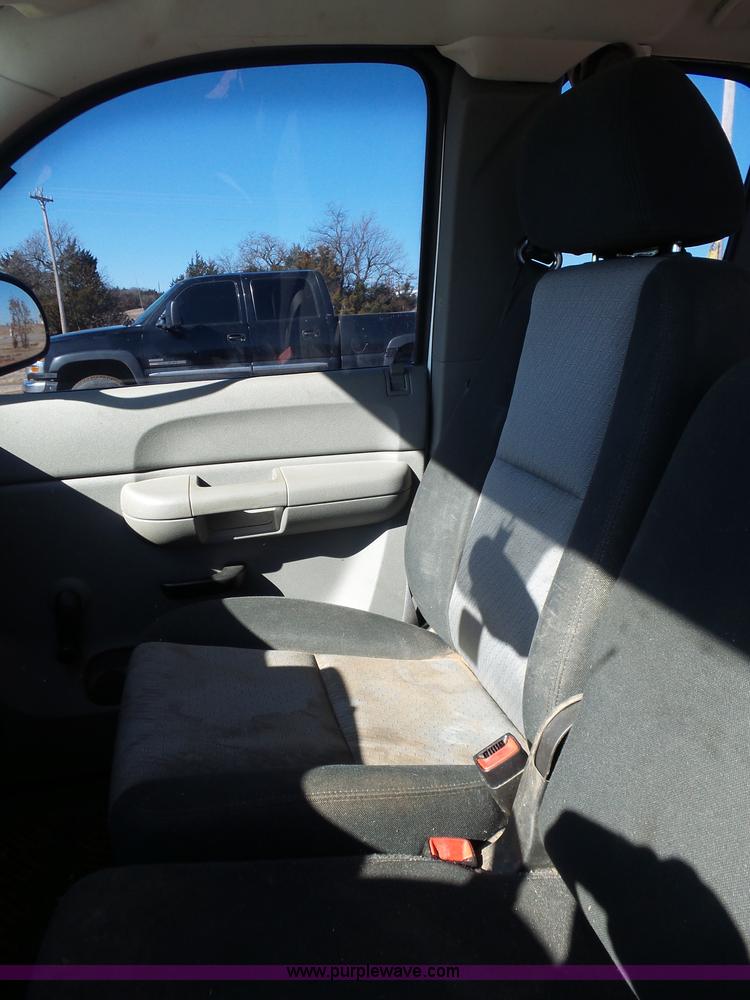image for item K5773 2007 Chevrolet Silverado 2500HD Ext. Cab pickup truck