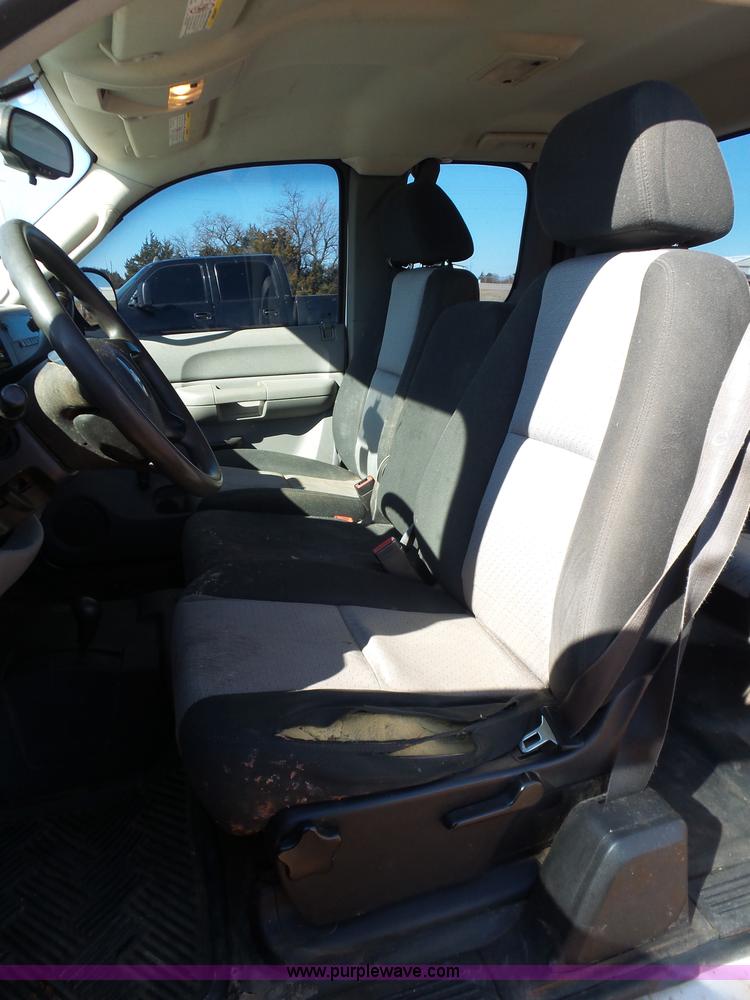 image for item K5773 2007 Chevrolet Silverado 2500HD Ext. Cab pickup truck