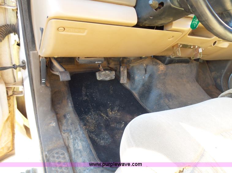 image for item K5774 1999 Ford F350 Super Duty SuperCab pickup truck