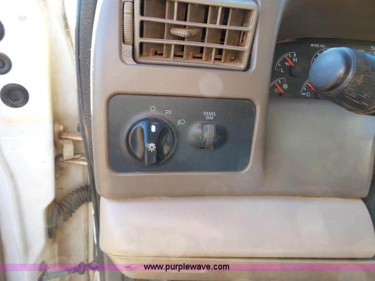 image for item K5774 1999 Ford F350 Super Duty SuperCab pickup truck