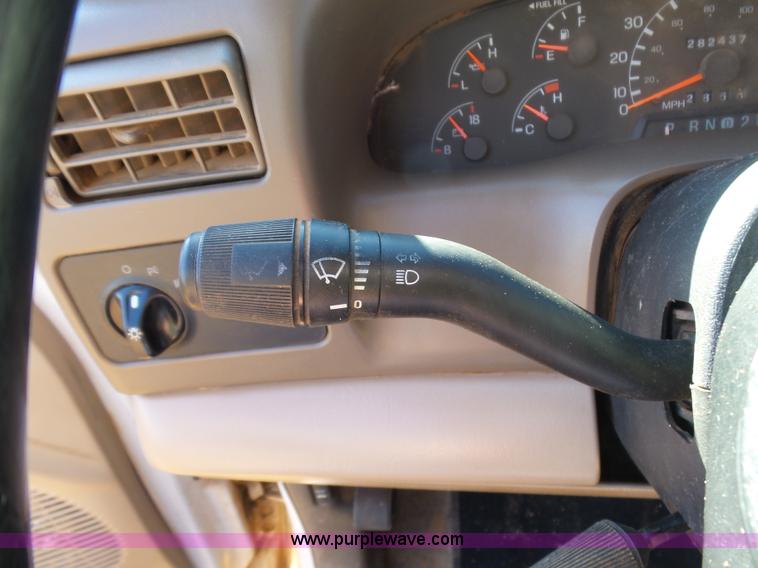 image for item K5774 1999 Ford F350 Super Duty SuperCab pickup truck