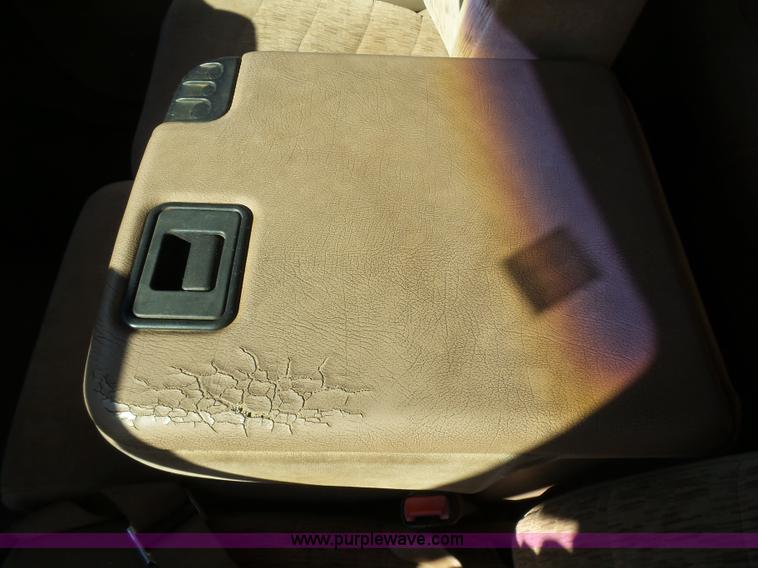 image for item K5774 1999 Ford F350 Super Duty SuperCab pickup truck