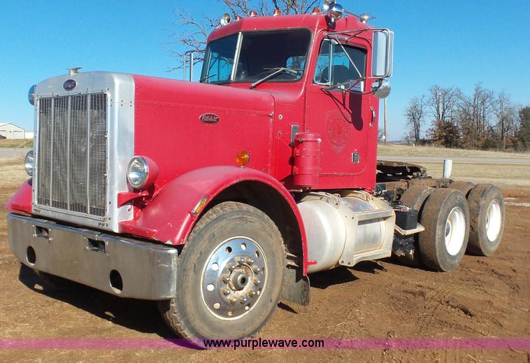 image for item K5775 1984 Peterbilt 359 semi truck