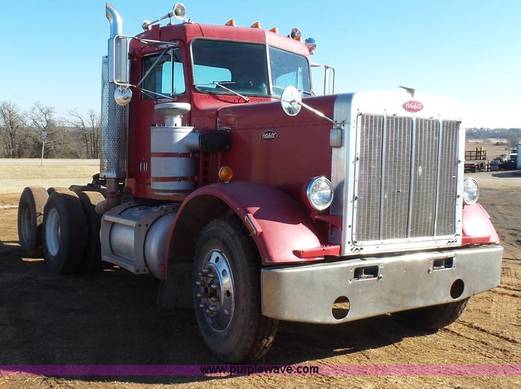 image for item K5775 1984 Peterbilt 359 semi truck