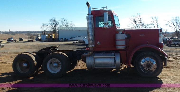 image for item K5775 1984 Peterbilt 359 semi truck
