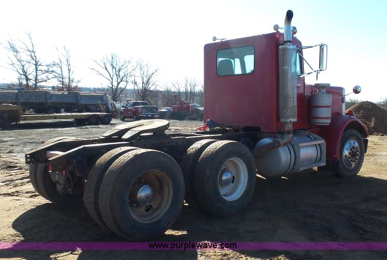 image for item K5775 1984 Peterbilt 359 semi truck