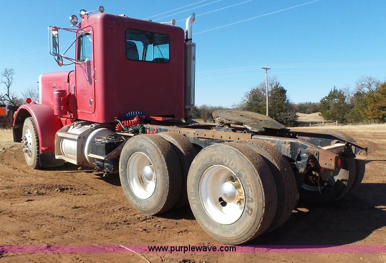 image for item K5775 1984 Peterbilt 359 semi truck